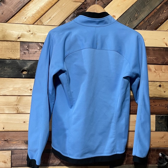 Vintage Woman’s size L Mountain Hardware 1/4 Zip. - Picture 4 of 4